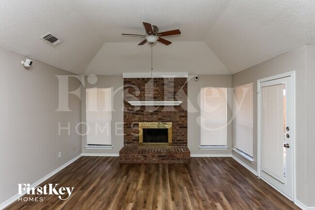 Foto del edificio - 5008 Alicia Dr