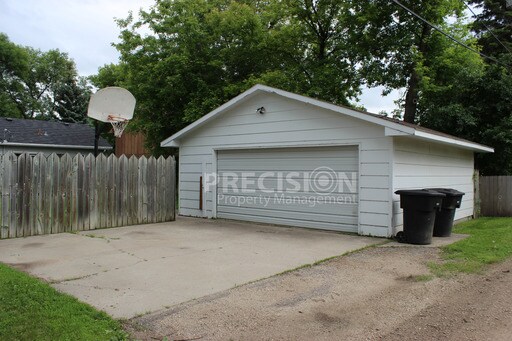 Building Photo - 713 N 25th St