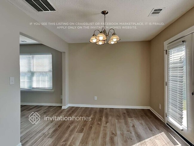 Foto del edificio - 3504 Devon Chase Rd