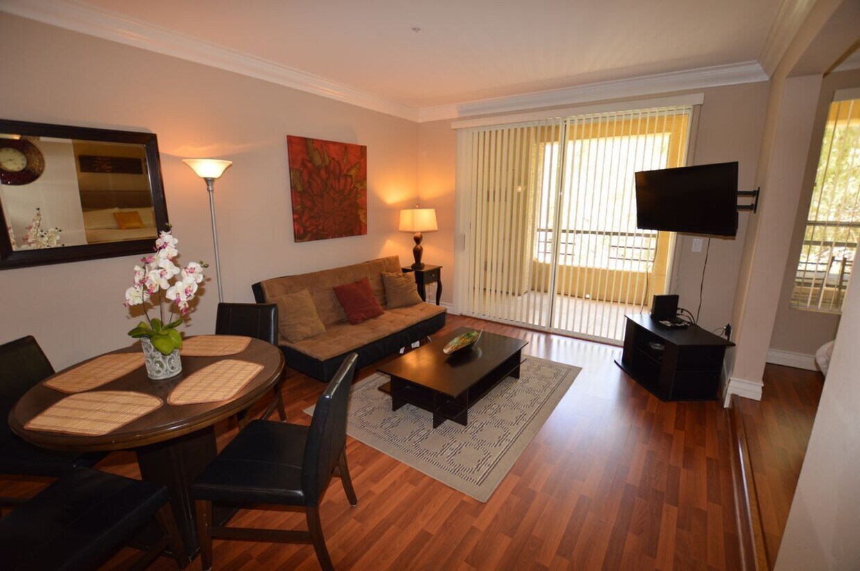 Foto principal - Meridian STUDIO Condo Fully Furnished w/Ma...