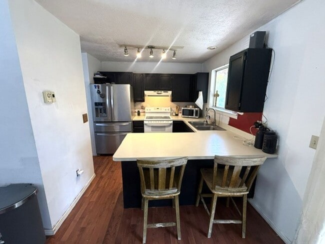 Building Photo - 1385 Suncrest Ct