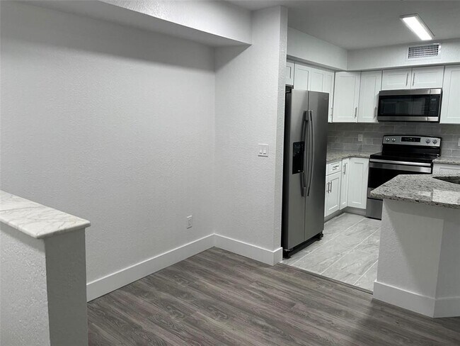 Building Photo - 826 Camargo Way