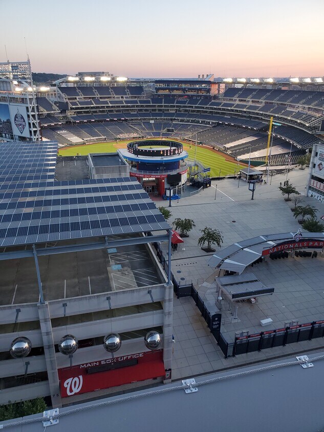 Rooftop see the game from the top! - 70 N St SE