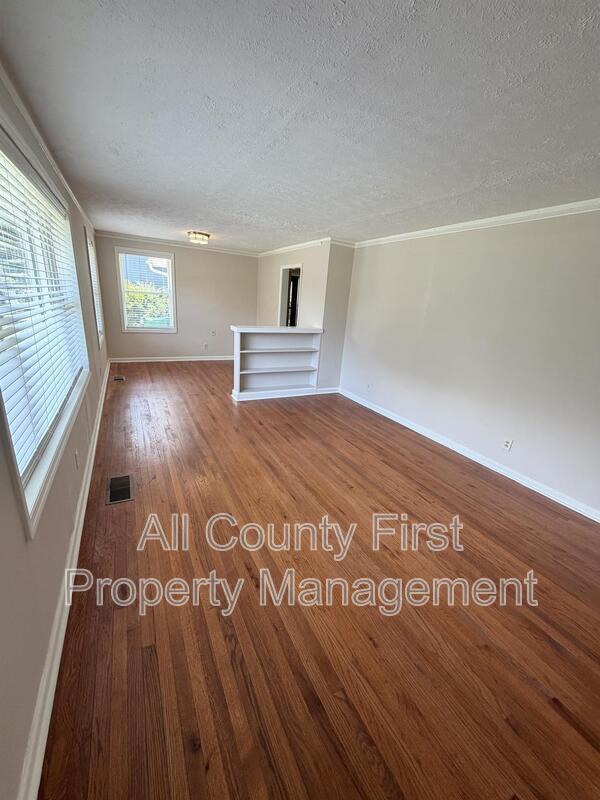 Building Photo - 2101 Holly Hill Dr