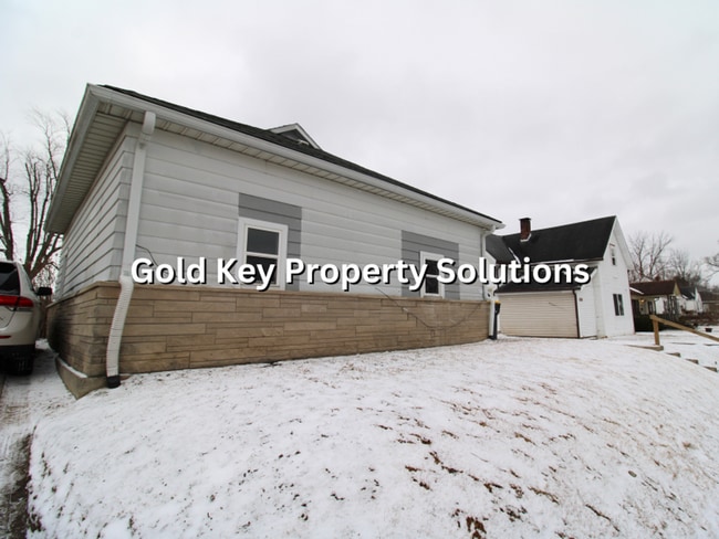 Building Photo - Updated 2 Bed 1 Bath Home For Rent (Section 8 Approved)