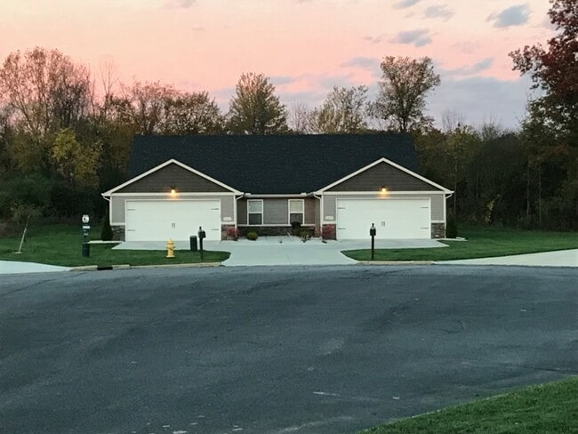 Building Photo - River Oaks Villas