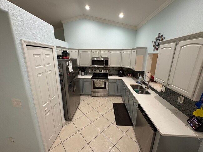 Foto del edificio - 7704 San Carlos Dr