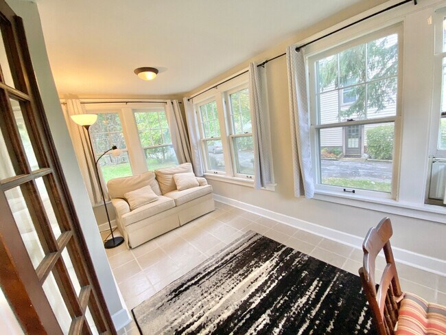 Foto del edificio - 1611 Maple Rd