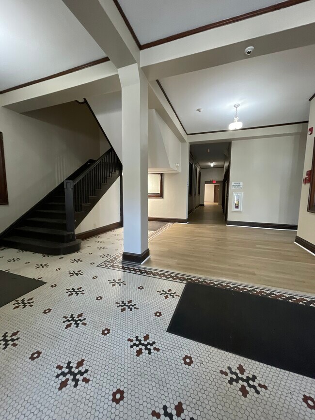 304 E Pike St, Crawfordsville, IN 47933 House Rental in