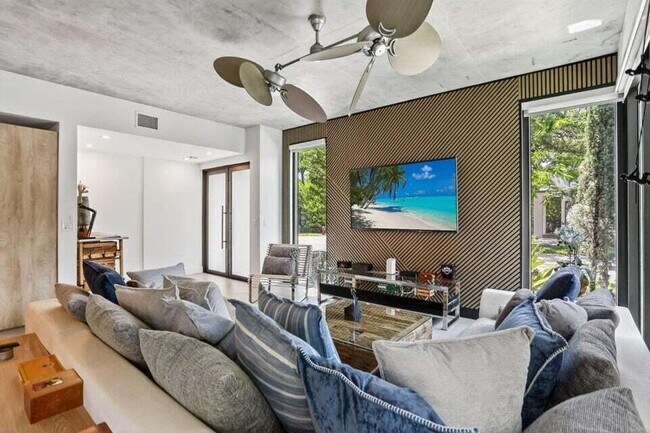 Foto del edificio - 925 NE 6th St