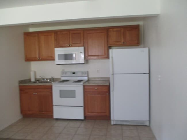 Building Photo - Lower Level Smokey Lane Condo!