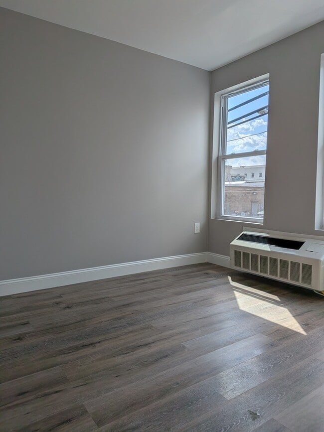 Building Photo - 21 Canfield St