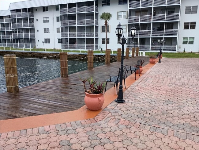Foto del edificio - 3750 NE 170th St