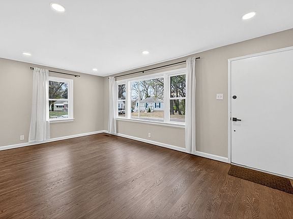 Foto del edificio - 8232 Davenport Dr