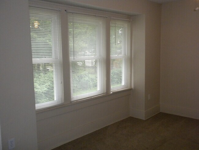 Foto del edificio - 2 bedroom/1 bathroom home