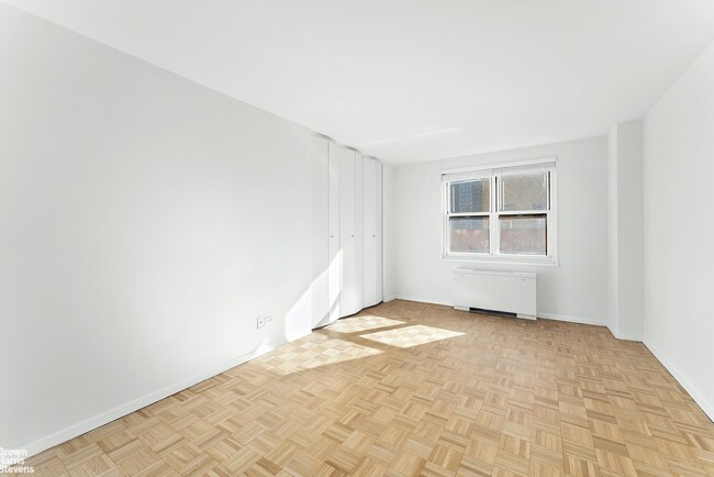 444 E 75th St Unit 8D, New York, NY 10021 - Room for Rent in New York ...