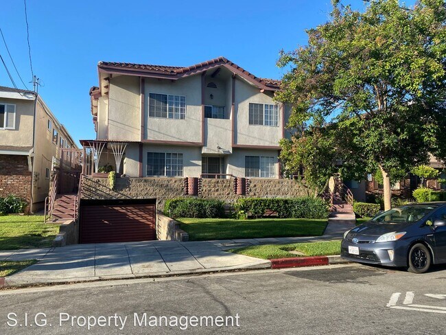Building Photo - 3 br, 2.5 bath House - 522 E Maple St. #5