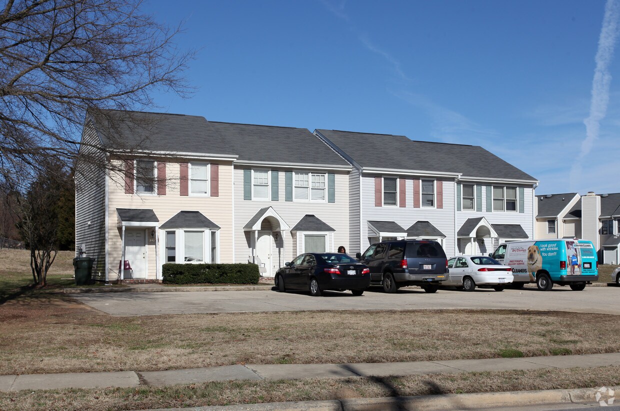 Foto del edificio - 3409-3415 Lake Woodard Dr