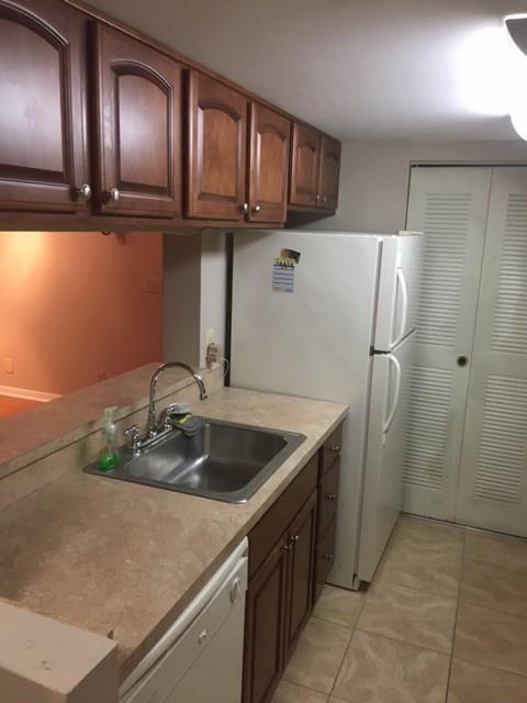 Foto del edificio - 6704 W Sample Rd