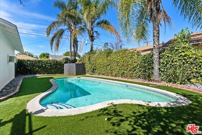 Building Photo - 12423 Martha St