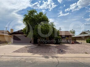 Building Photo - 3006 S Dromedary Dr
