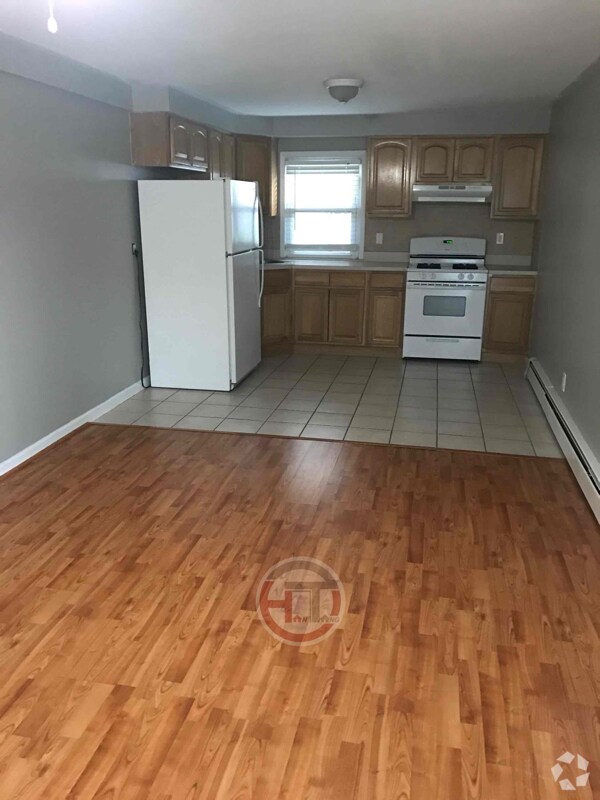 Country Club Apartments for Rent with Hardwood Floors Bronx, NY 2