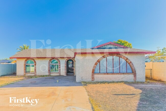 Building Photo - 2518 E Don Carlos Ave