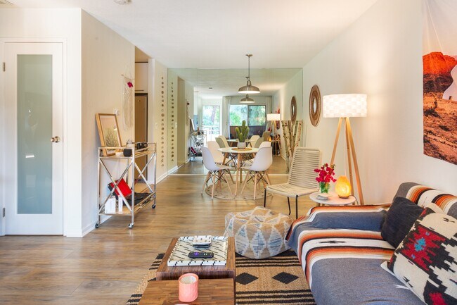 Building Photo - 510 N Villa Ct