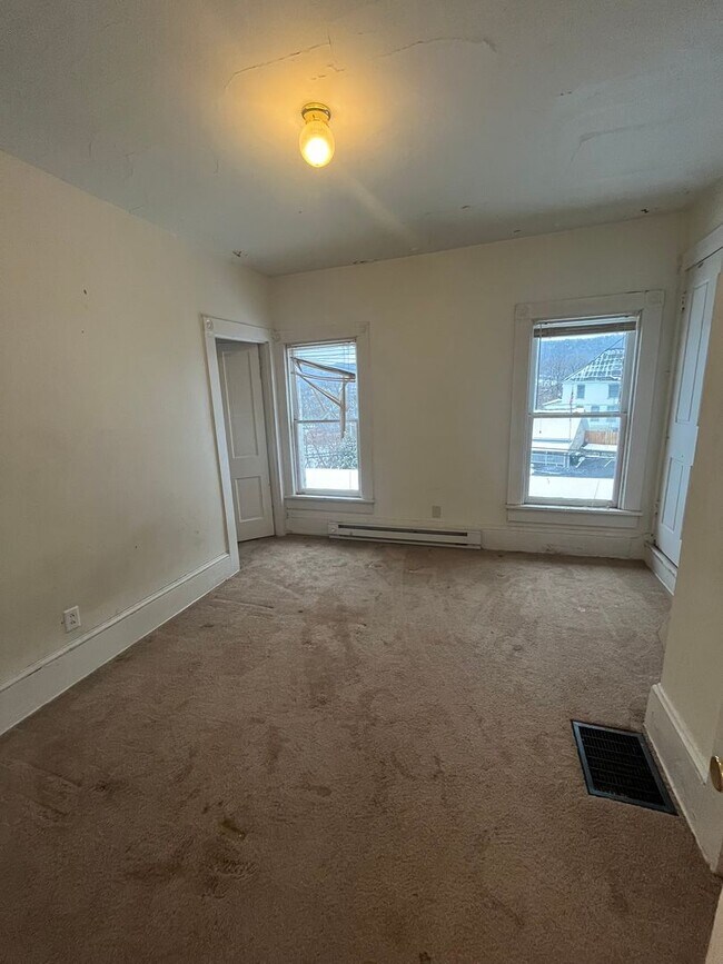 Foto del edificio - 4 Bedroom, 1.5 Bathroom Home in Bellefonte