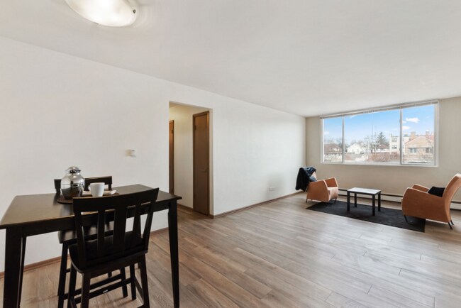 Foto del edificio - 3575 N Oakland Ave