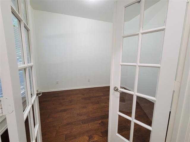 Foto del edificio - 9320 Woodhurst Dr