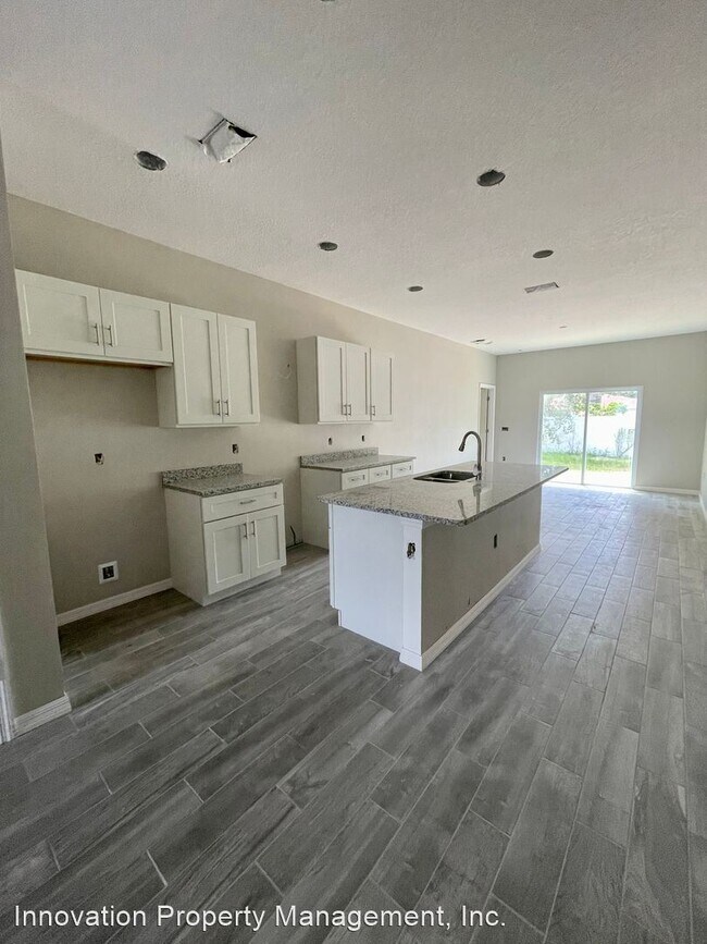 Building Photo - 3 br, 2 bath House - 722 Camel Court