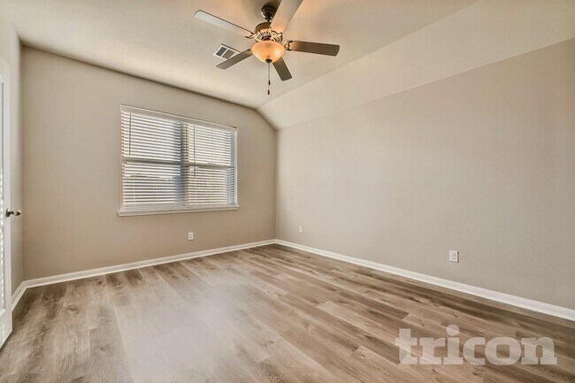 Building Photo - 1833 Chesapeake Dr