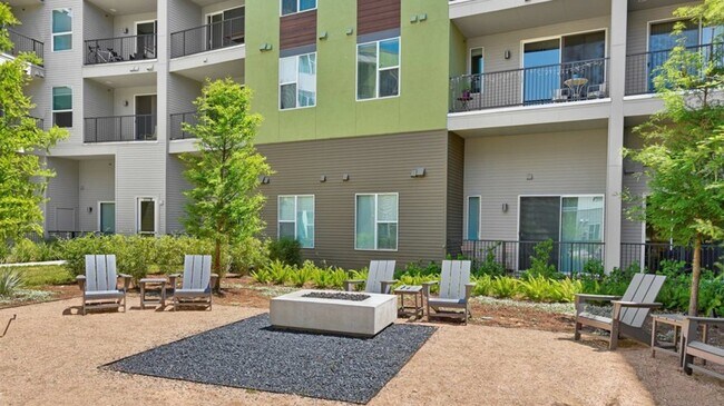 Building Photo - 4711 E Riverside Dr