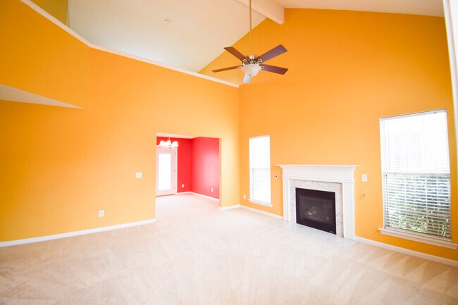 Foto del edificio - 104 Summit Ridge Cir