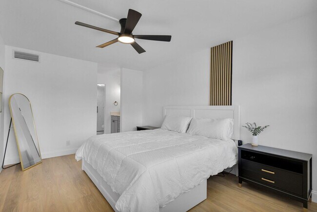 Foto del edificio - 12911 Briarlake Dr