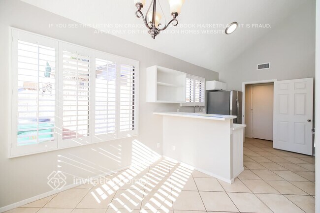 Foto del edificio - 4151 E Holmes Ave