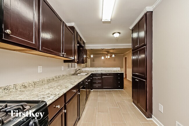 Foto del edificio - 8356 Hilltop Rd