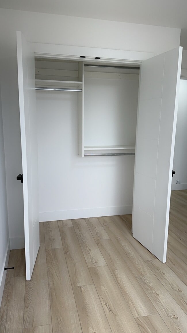 Building Photo - 16679 15A Av