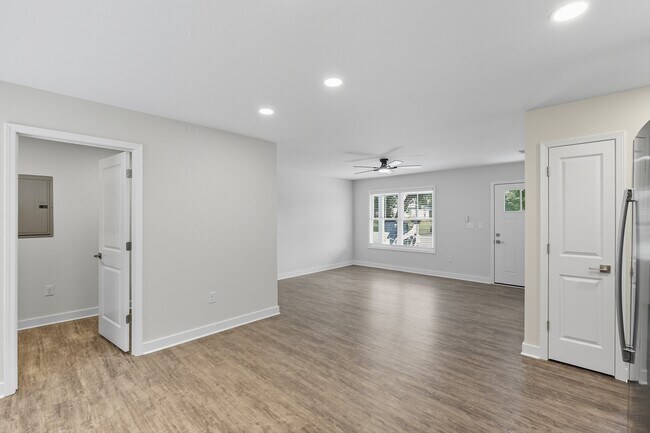 Building Photo - 6629 Ashbrooke Drive
