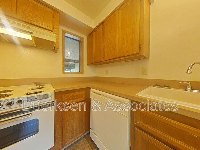 Foto del edificio - 2500 NW Princess