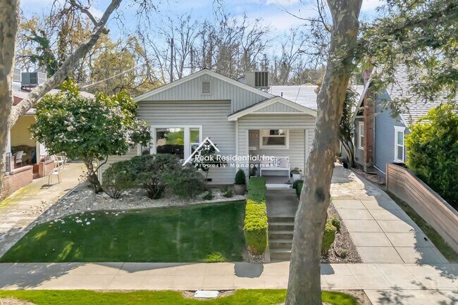 Building Photo - Charming East Sac 2bd/1ba House with 2 Car...