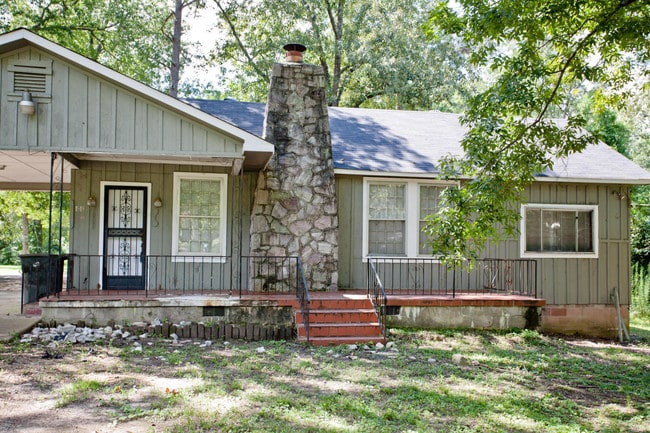 Building Photo - 1823 Jenkins Rd