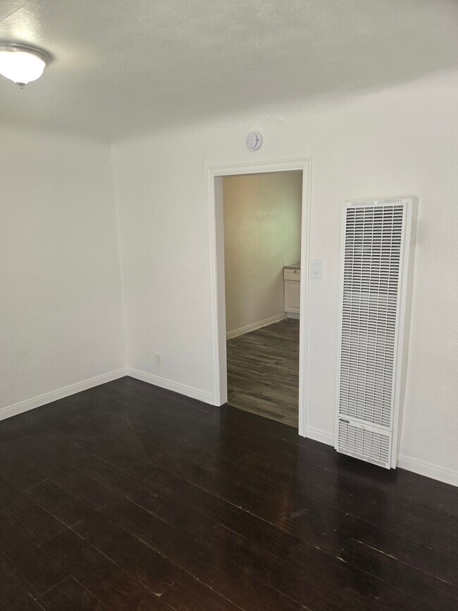 Foto del edificio - 6417 Gifford Ave