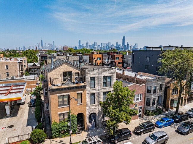 Building Photo - 949 N Damen Ave