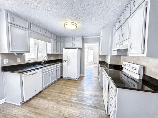 Foto del edificio - 3041 Covington Rd NE