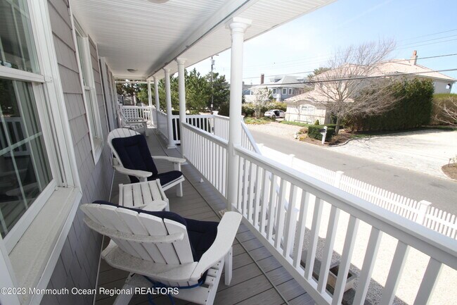 Foto del edificio - 1027 Barnegat Ln