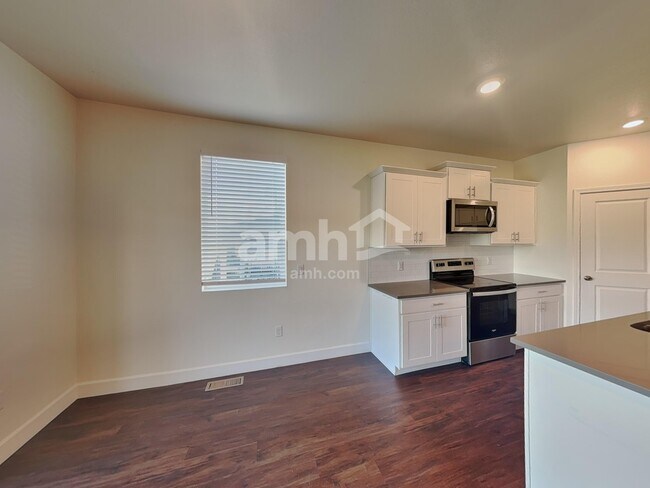 Building Photo - 14891 W 82nd Ave