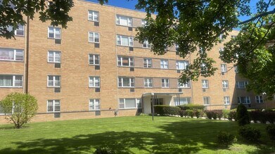 Building Photo - 6161 N Hoyne Ave