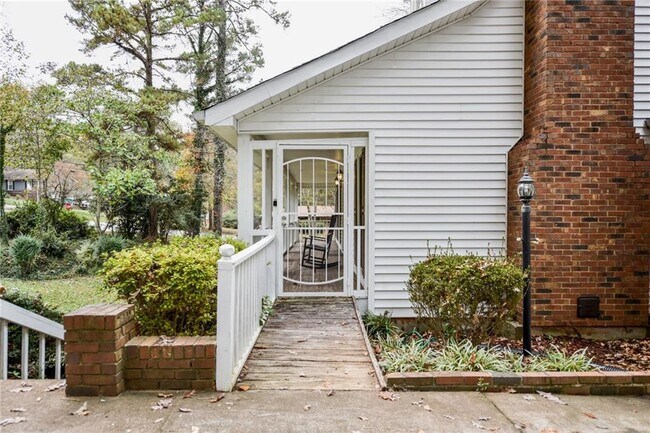 Foto del edificio - 1812 Lake Lucerne Dr SW